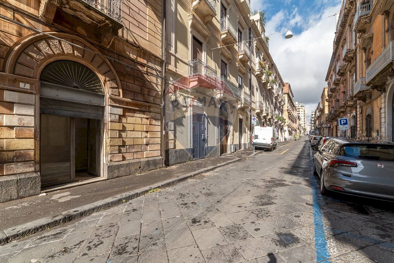 Edificio all\'aperto - Locale Commerciale Via Aloi
 
7, Catania - foto 1