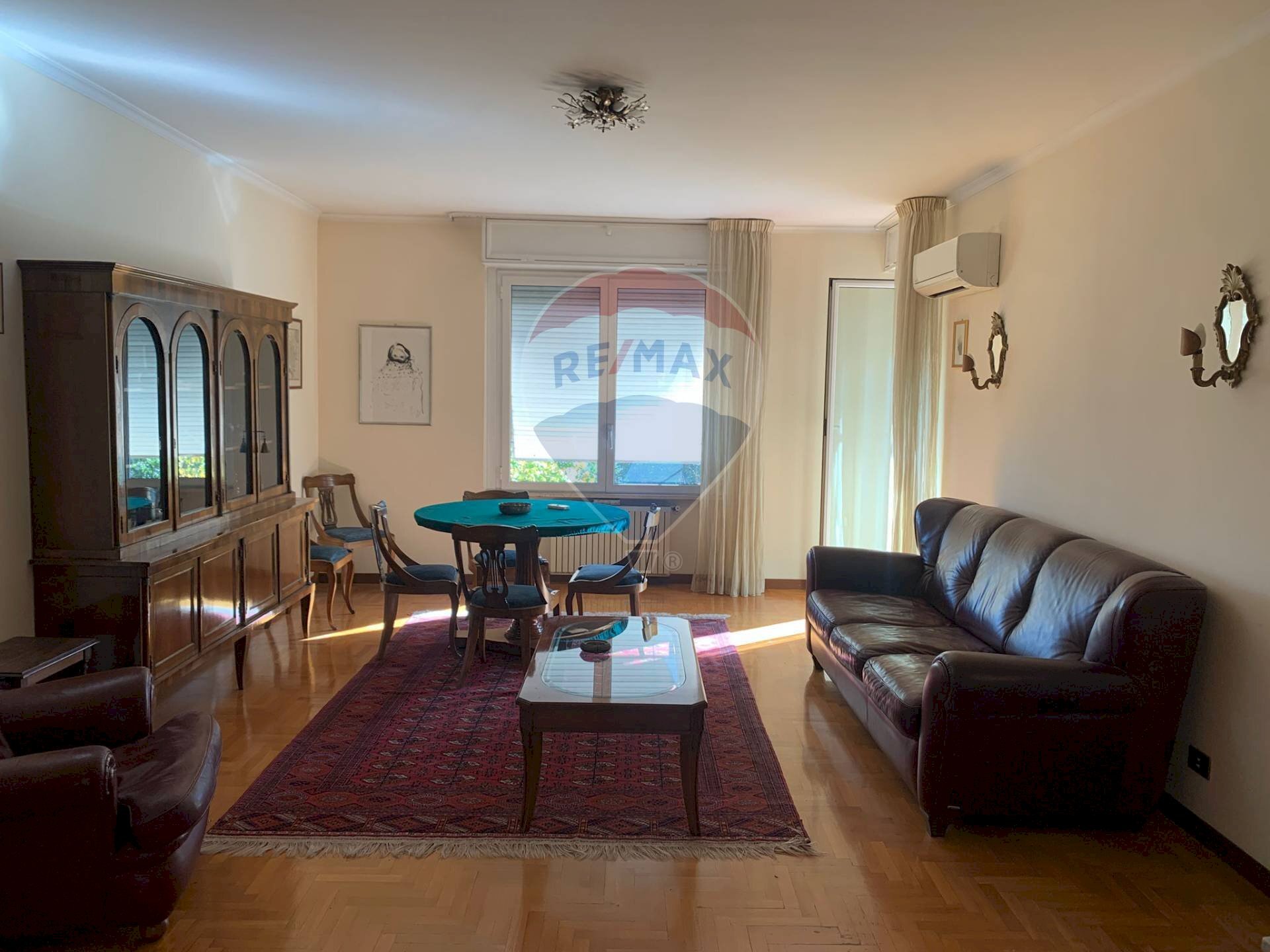 Sala da pranzo - Quadrilocale Via Ramiro Fabiani
 
100, Roma - foto 1