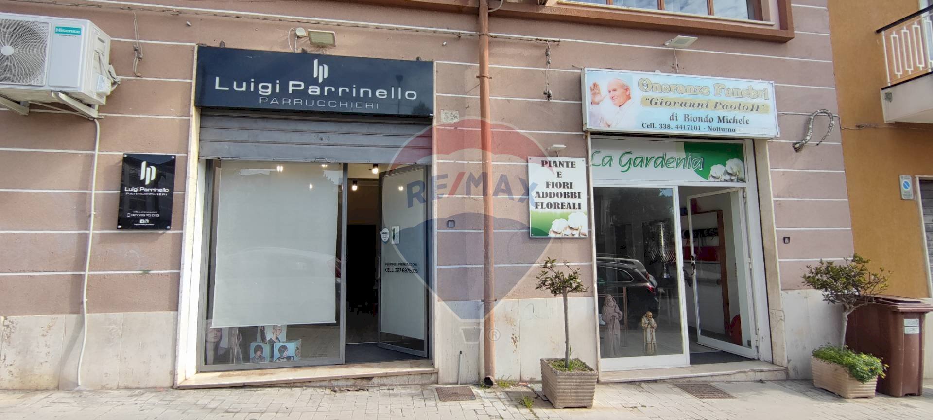 Edificio all\'aperto - Locale Commerciale VIALE AUTONOMIA
 
59/61, Caltagirone - foto 1