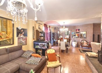 Sala da pranzo - Appartamento VIA VITTORIO EMANUELE II
 
94, Belpasso - foto 7