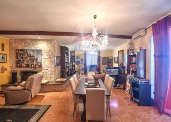 Sala da pranzo - Appartamento VIA VITTORIO EMANUELE II
 
94, Belpasso - foto 34