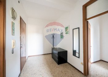 Hall / corridoio - Bilocale Viale Umberto I
 
5, Boretto - foto 8