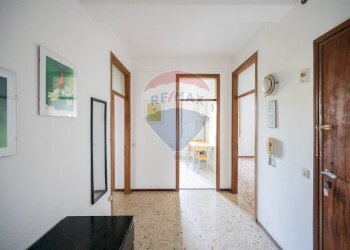 Hall / corridoio - Bilocale Viale Umberto I
 
5, Boretto - foto 10