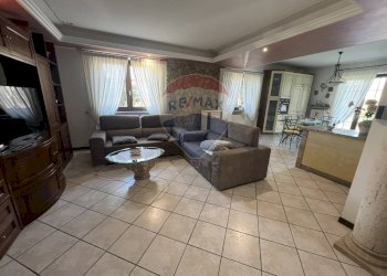 Sala da pranzo - Quadrilocale via Bartolomeo Colleoni
 
114, Urgnano - foto 2