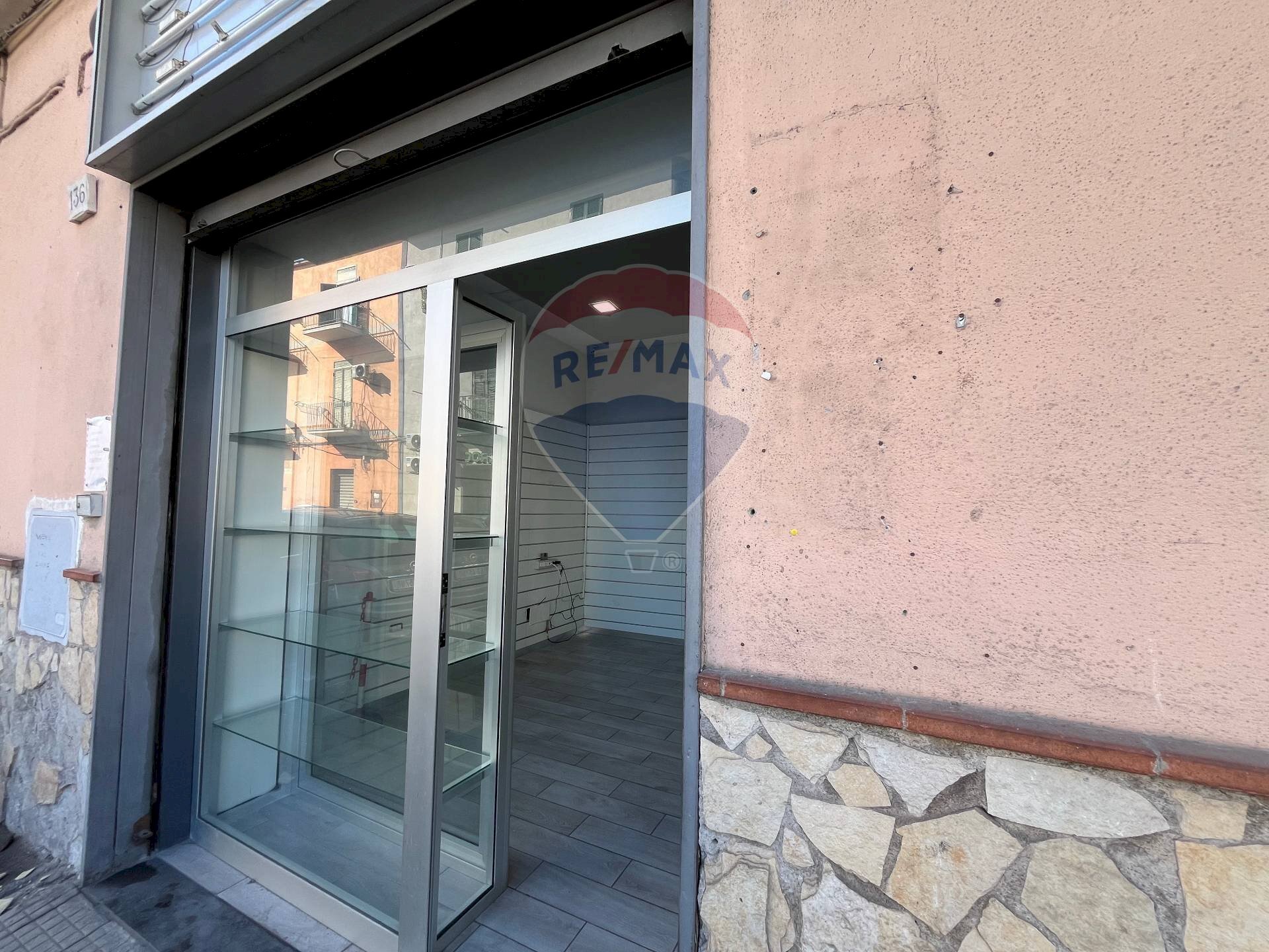 ingresso - Shop Via Napoli
136, Napoli - photo 3