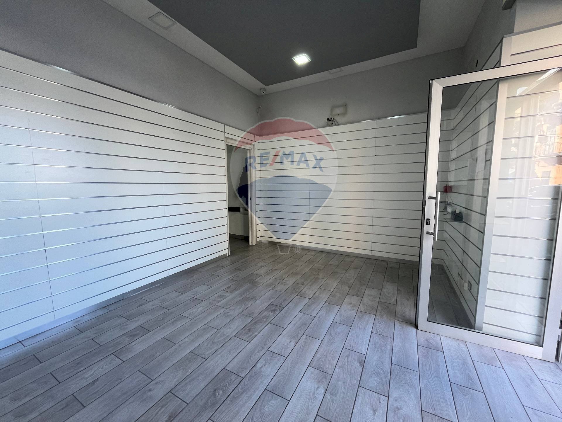 sala 1 - Shop Via Napoli
 
136, Napoli - photo 1