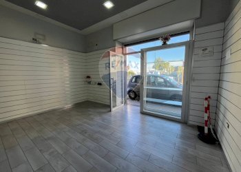 sala 1 - Negozio Via Napoli
 
136, Napoli - foto 1