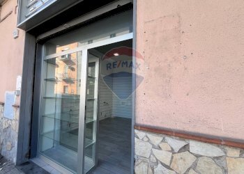 ingresso - Negozio Via Napoli
 
136, Napoli - foto 3