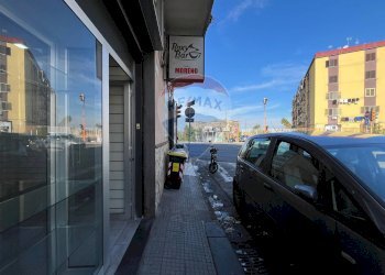 foto ingresso e strada - Negozio Via Napoli
 
136, Napoli - foto 6