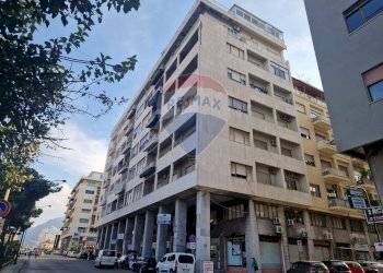 Edificio all\'aperto - Trilocale Via Francesco Crispi
 
84, Palermo - foto 5