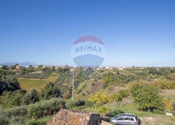 Vista delle montagne - Trilocale via Torre
 
248, Torrevecchia Teatina - foto 13