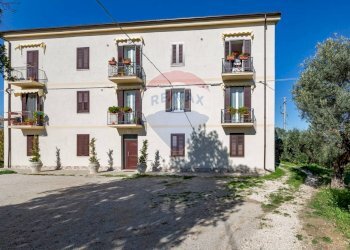 Casa all\'aperto - Trilocale via Torre
 
248, Torrevecchia Teatina - foto 1