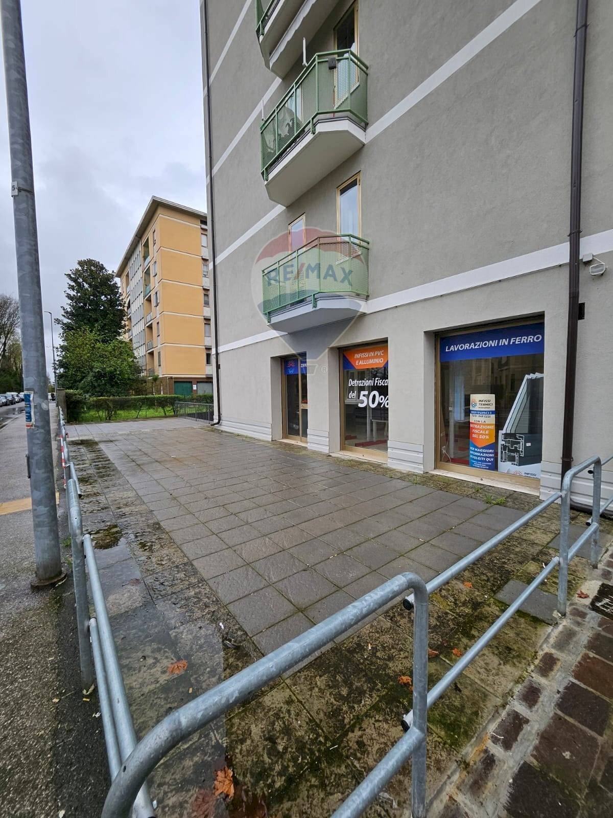 Edificio all\'aperto - Negozio Mantova - foto 1