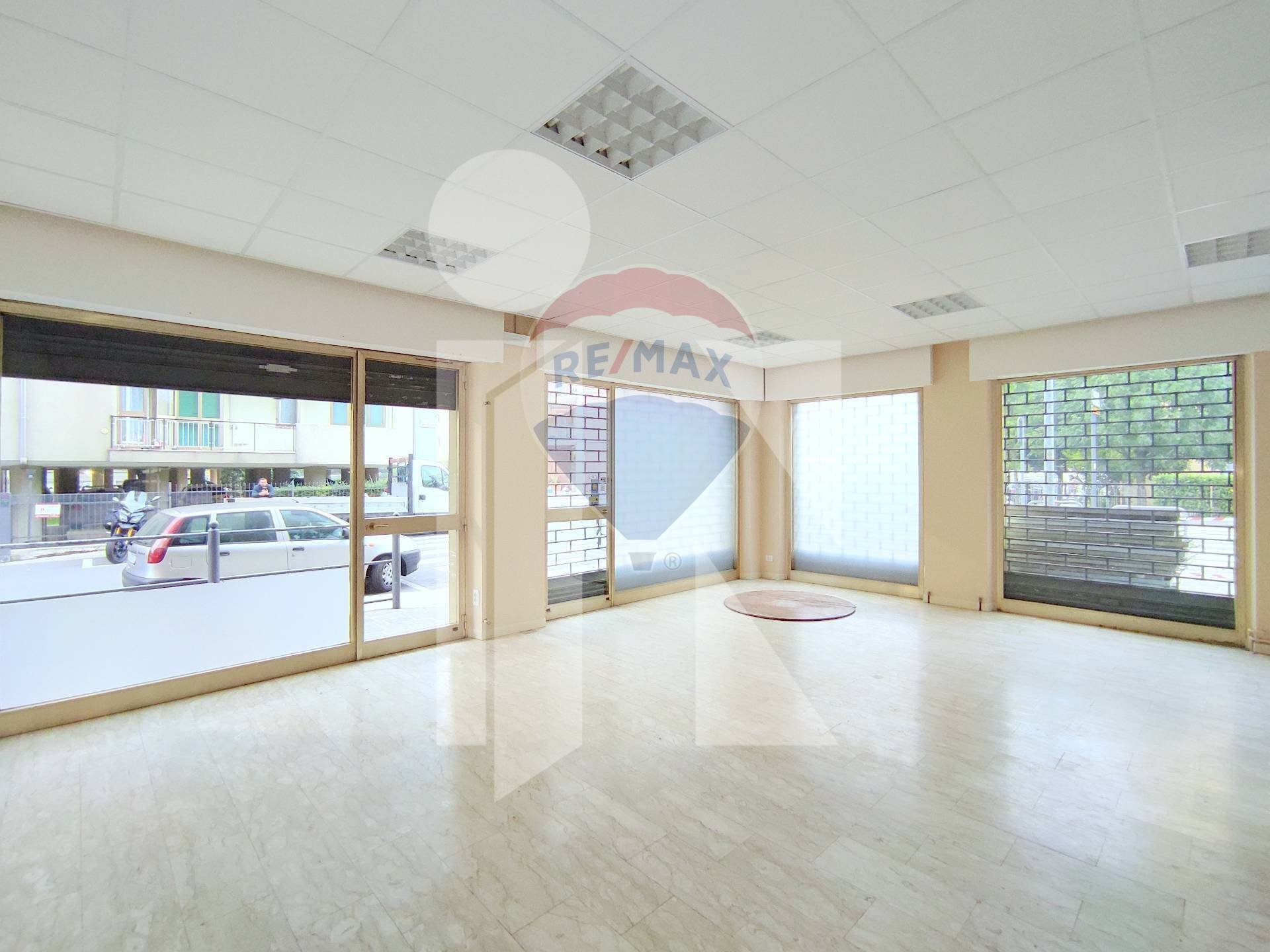 Stanza vuota - Negozio Mantova - foto 2