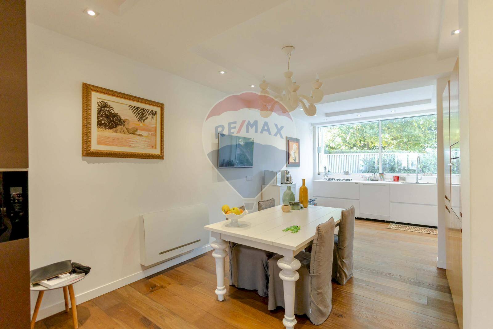 Sala da pranzo - Villa Corso Alcide De Gasperi
 
513E, Bari - foto 3