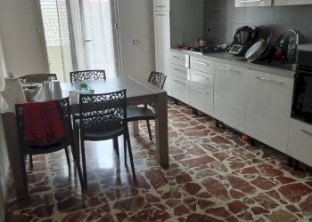 Foto 3 - Quadrilocale VIA BORDONARO
 
45, Floridia - foto 3