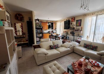 Foto 1 - Quadrilocale CORSO VITTORIO EMANUELE
 
694, Floridia - foto 1