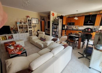 Foto 3 - Quadrilocale CORSO VITTORIO EMANUELE
 
694, Floridia - foto 3