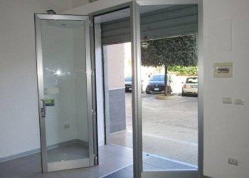 Ingresso - Negozio via Giovan Battista Pergolesi, 44, Statte - foto 3