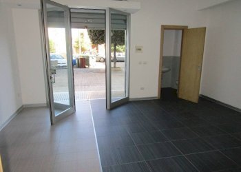 Interno non residenziale - Negozio via Giovan Battista Pergolesi, 44, Statte - foto 4