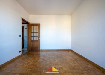 Camera da letto - Three-room apartment via Torino, 53, Saluzzo - photo 10