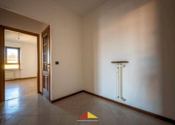 Stanza non arredata - Three-room apartment via Torino, 53, Saluzzo - photo 14