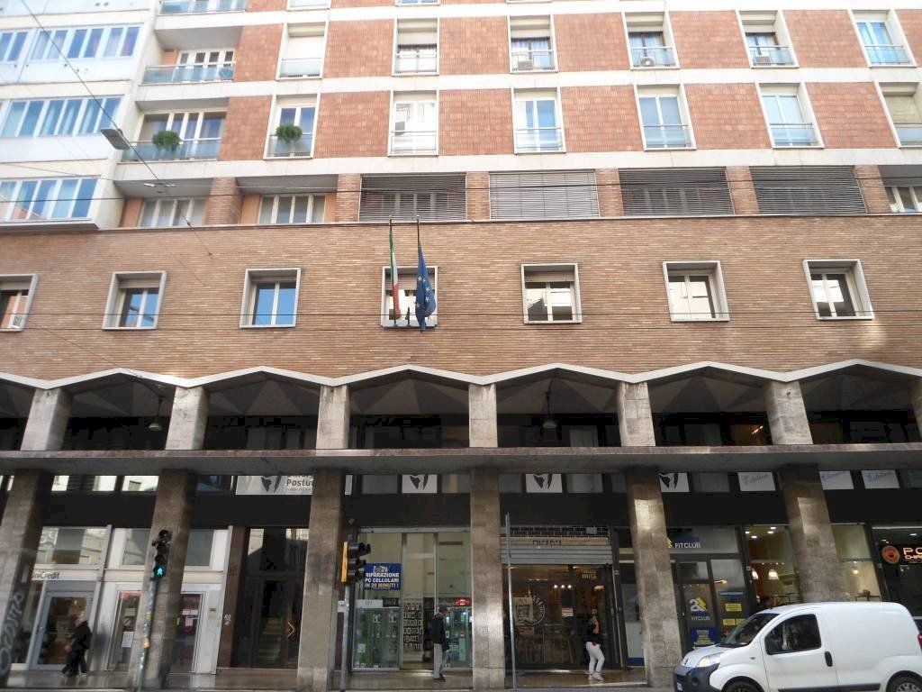 Facciata - Negozio via Guglielmo Marconi, 41/1, Bologna (zona Centro Storico) - foto 1