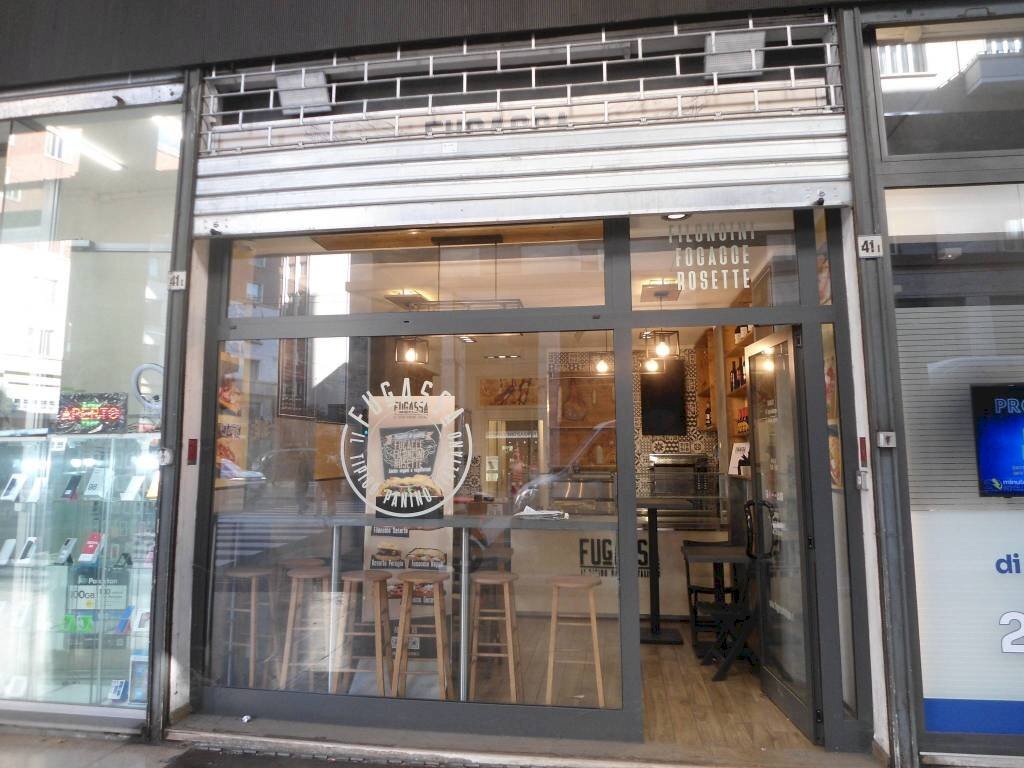 Interno non residenziale - Negozio via Guglielmo Marconi, 41/1, Bologna (zona Centro Storico) - foto 2