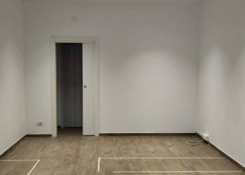 Stanza non arredata - Negozio via Guglielmo Marconi, 41/1, Bologna (zona Centro Storico) - foto 7