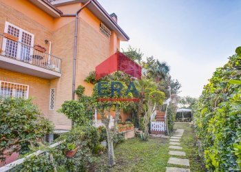 ingresso giardino - Villa a Schiera Via Corinna
 
7, Roma - foto 2