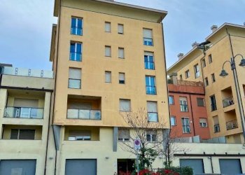 Facciata - Bilocale via Luigi Cibrario, Genova (zona Sestri Ponente) - foto 1