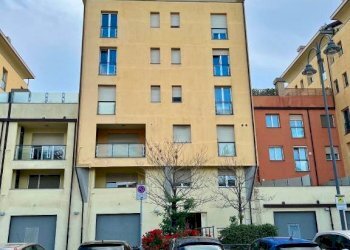 Facciata - Bilocale via Luigi Cibrario, Genova (zona Sestri Ponente) - foto 2