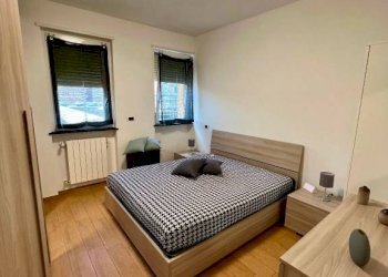 Camera da letto - Bilocale via Luigi Cibrario, Genova (zona Sestri Ponente) - foto 19