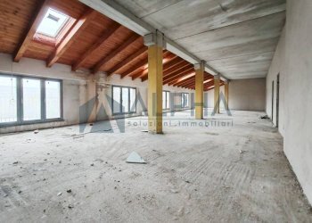 Interno non residenziale - Shop viale della Repubblica, Savignano sul Rubicone - photo 1