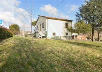 Casa indipendente Strada Vernacchia Montevescovo, Meldola - foto 1