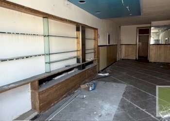 Negozio Via Flaminia, 140, Ancona (zona Stazione) - foto 1