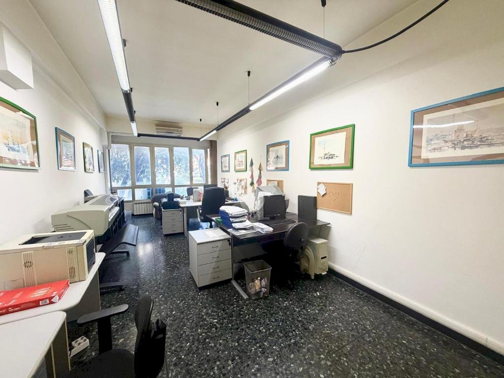 Four-room apartment Via Eridania, Genova (neighborhood Sampierdarena) - photo 3