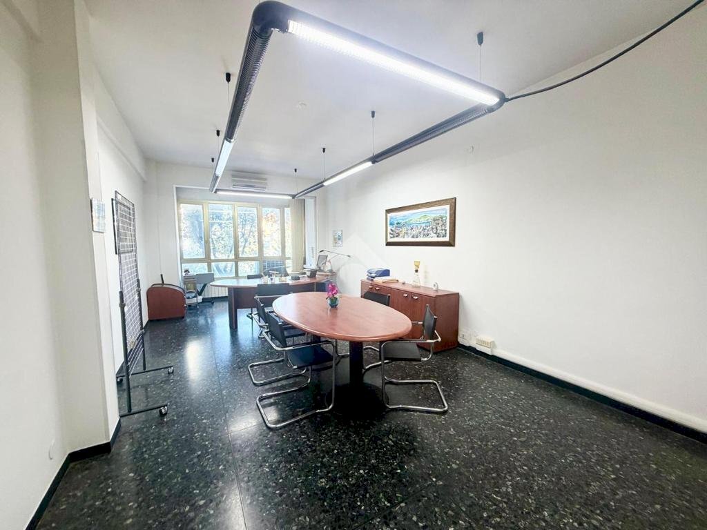 Four-room apartment Via Eridania, Genova (neighborhood Sampierdarena) - photo 1