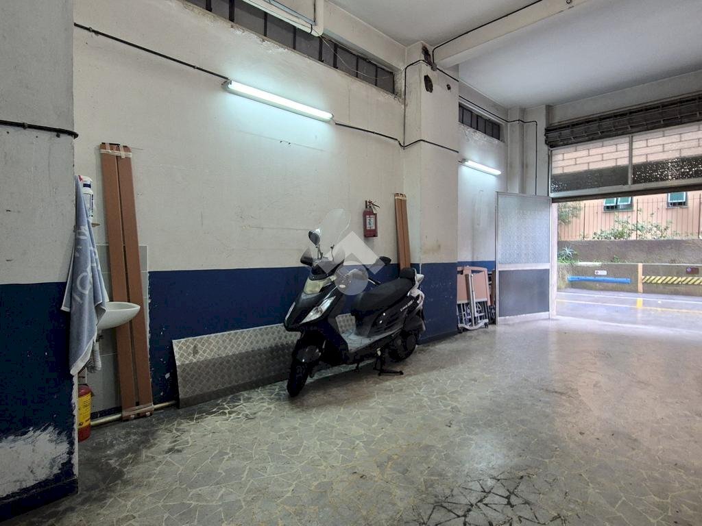 Box Via Pietro Fessia, Genova (neighborhood Marassi) - photo 1