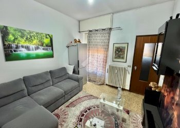 Two-room apartment Viale Papa Giovanni XXIII, Novara - photo 1
