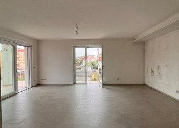 Two-room apartment Via Vittorio Emanuele II, Bra - photo 1