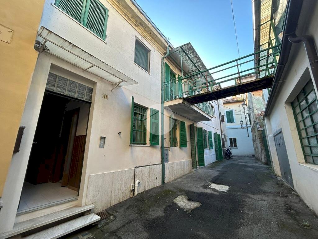 Casa semi indipendente Vicolo Matteo Bandello, Valenza - foto 1