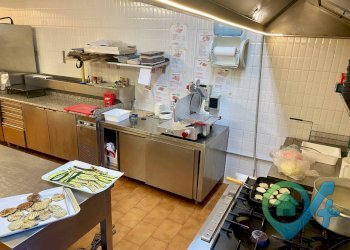 Foto 6 - Locale Commerciale viale Giuseppe Verdi
 
5, Sirmione - foto 6