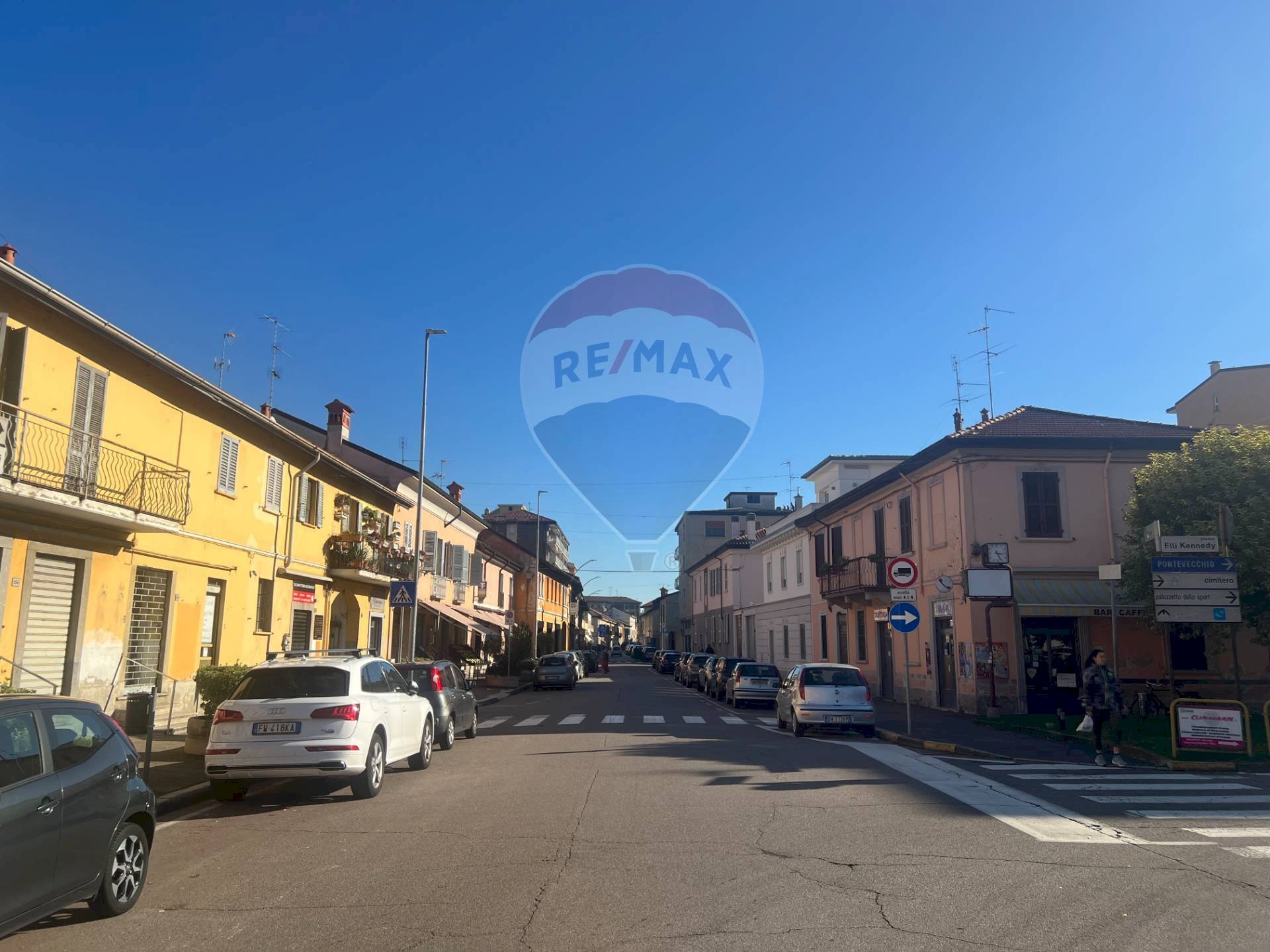 Edificio all\'aperto - Bar Tavola Calda - Fredda Via Roma, Magenta - foto 1