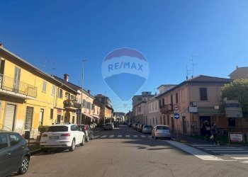 Edificio all\'aperto - Bar Tavola Calda - Fredda Via Roma, Magenta - foto 1