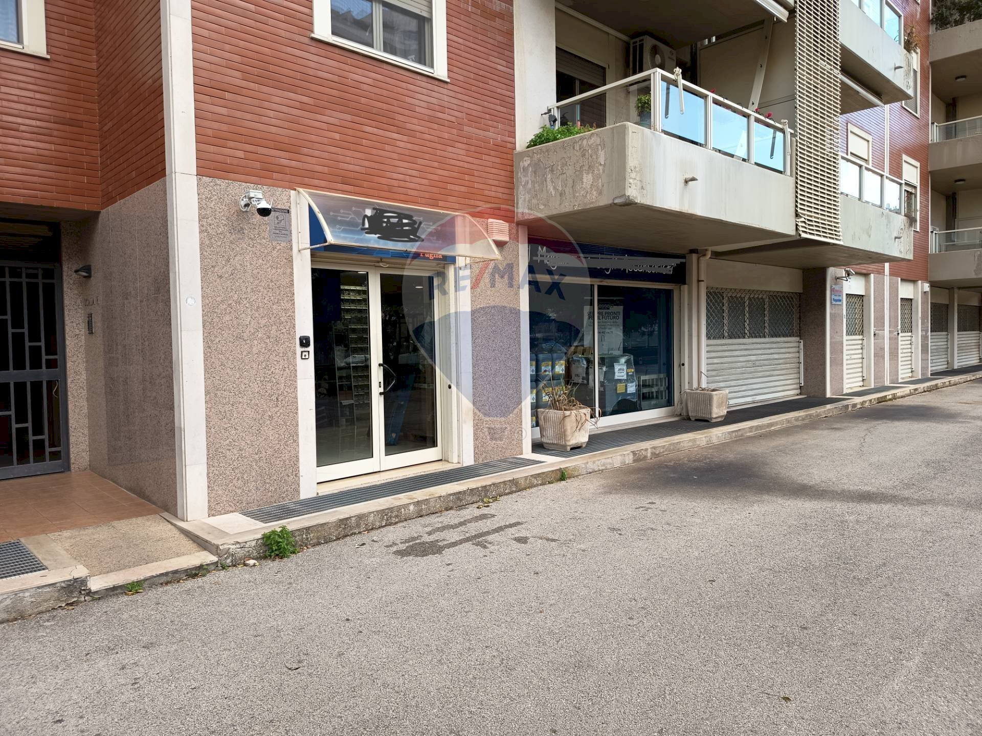Edificio all\'aperto - Locale Commerciale Via Orfeo Mazzitelli
 
47, Bari - foto 1
