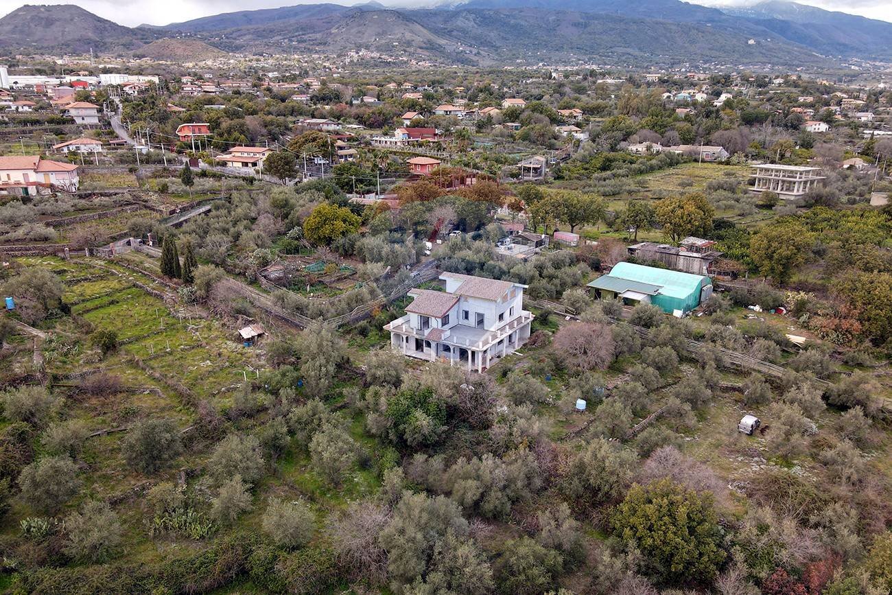 Vista delle montagne - Villa Via Collegio Fiandaca
 
48/A, Acireale - photo 2