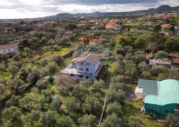 Vista delle montagne - Villa Via Collegio Fiandaca
 
48/A, Acireale - foto 4