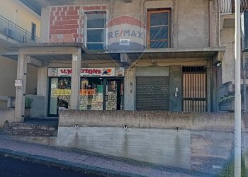 Edificio all\'aperto - Casa indipendente Via Trieste
 
20, Castel di Iudica - foto 1