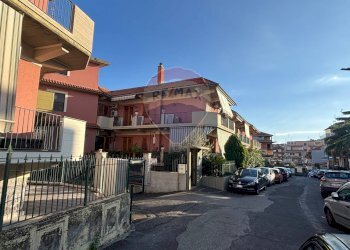 Edificio all\'aperto - Quadrilocale via prima
 
18, Aci Catena - foto 1